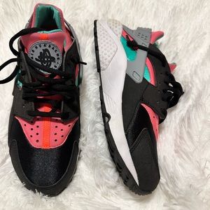 Flash sale 40.00 Nike huaraches 3size 8/ except the coral/turquoise size 7 1/2